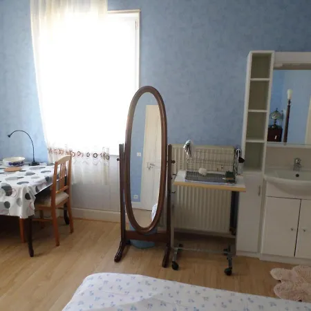 Chambre Individuelle A Lit Double Dans Une Maison De Maitre De 1904 * Haguenau