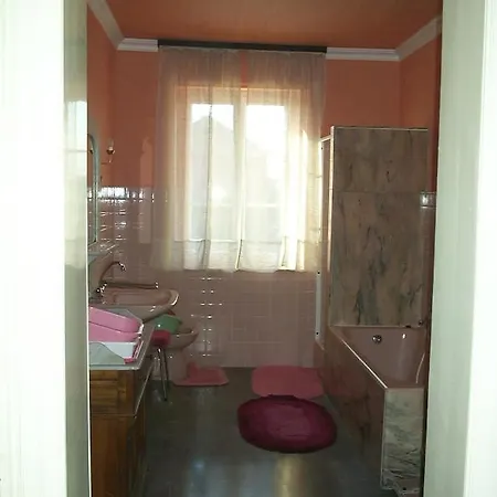 Chambre Individuelle A Lit Double Dans Une Maison De Maitre De 1904 Haguenau