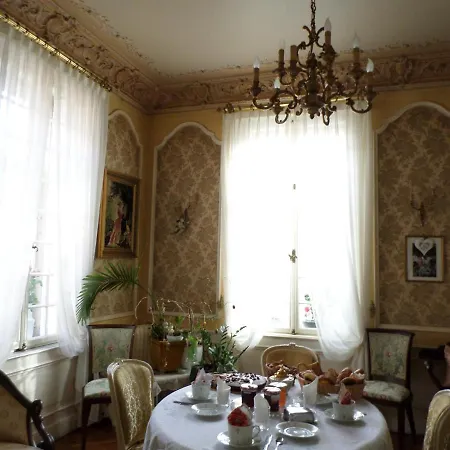 Chambre Individuelle A Lit Double Dans Une Maison De Maitre De 1904 Haguenau