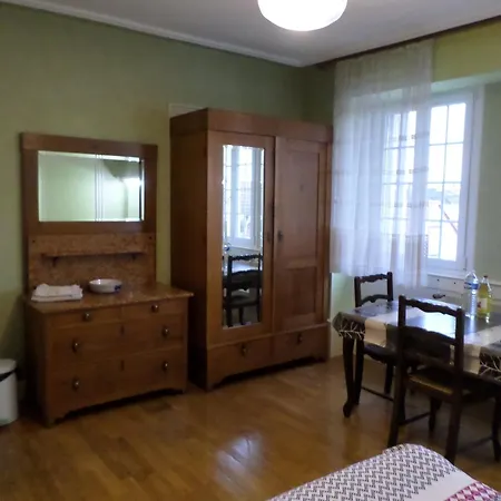 Individuelle A Lit Double Dans Maison De Maitre De 1904 게스트하우스 헤게나우